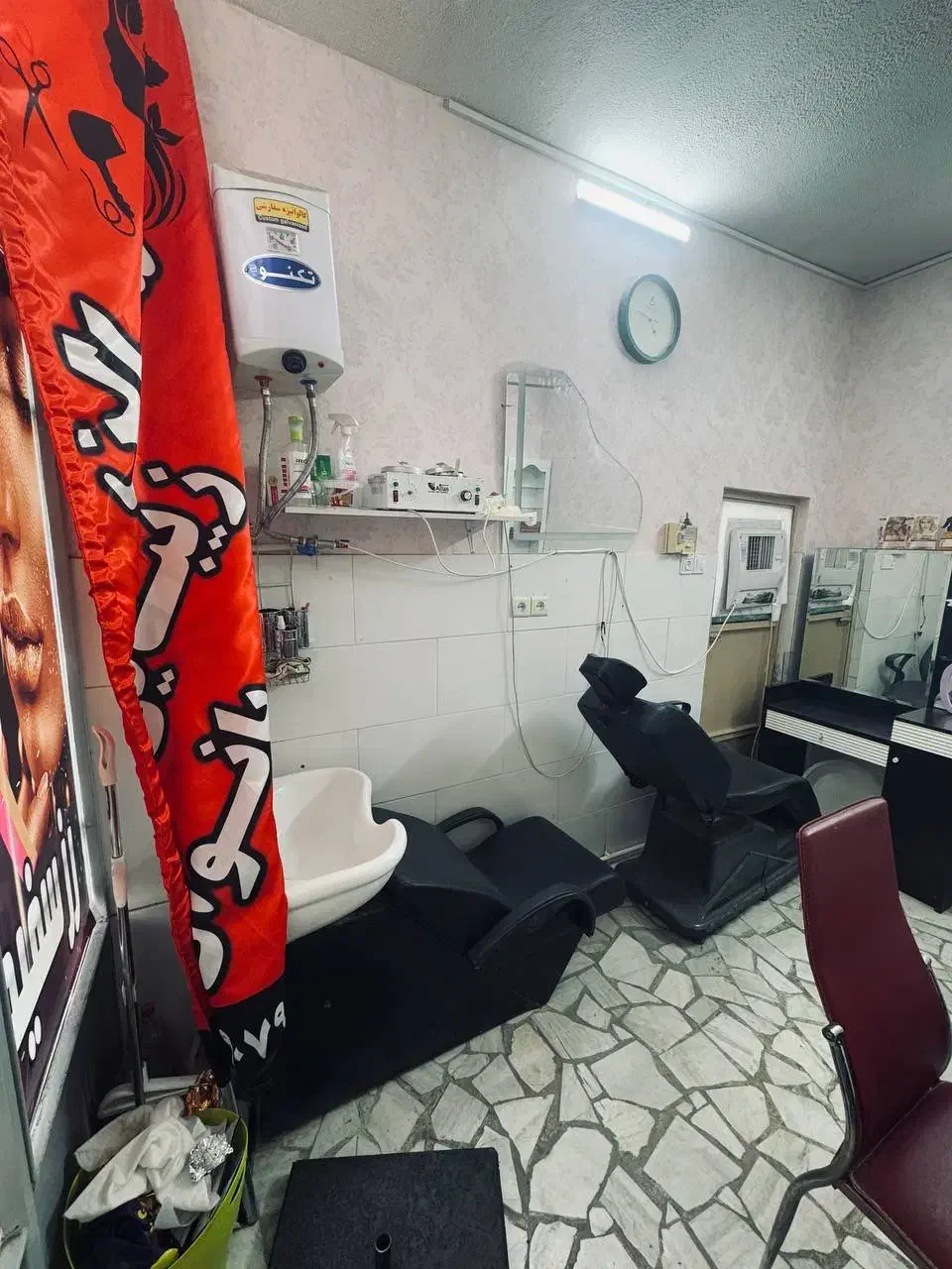 مغازه ۱۲ متری خیابان حافظ|اجارهٔ مغازه و غرفه|محمدشهر, محمدشهر|دیوار