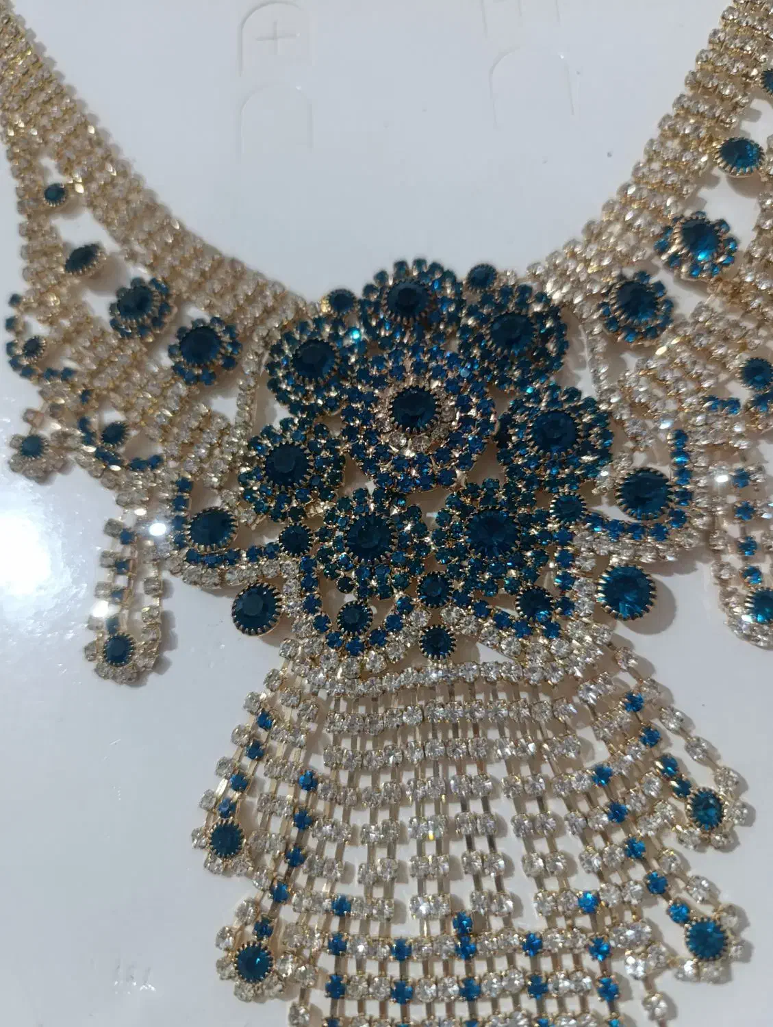 گردنبند|بدلیجات|بشاریات, |دیوار