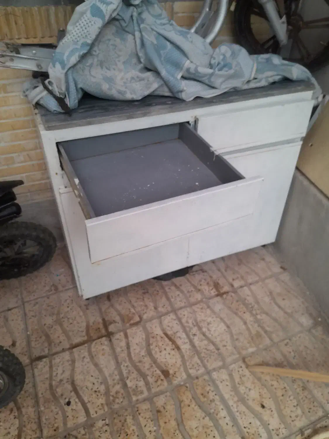 کابینت دودره|آب‌چکان و نظم‌دهنده ظروف|میانه, |دیوار