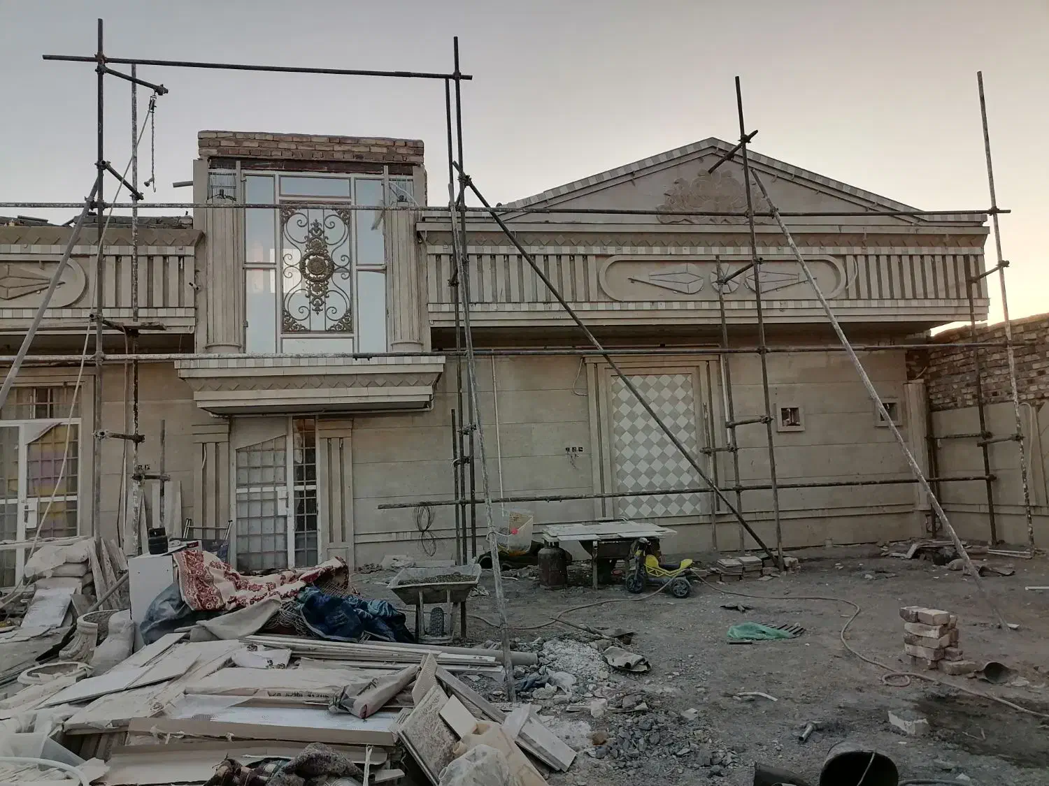 نما رومی و شاگردم میخوام|خدمات پیشه و مهارت|زهک, |دیوار