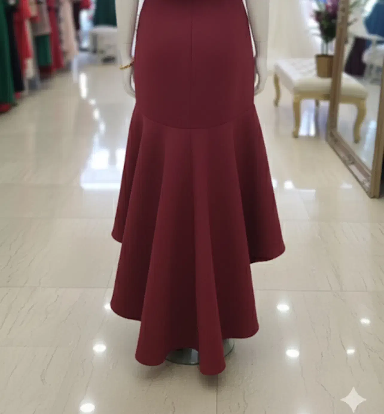 پیراهن مجلسی|لباس|ری, اقدسیه|دیوار