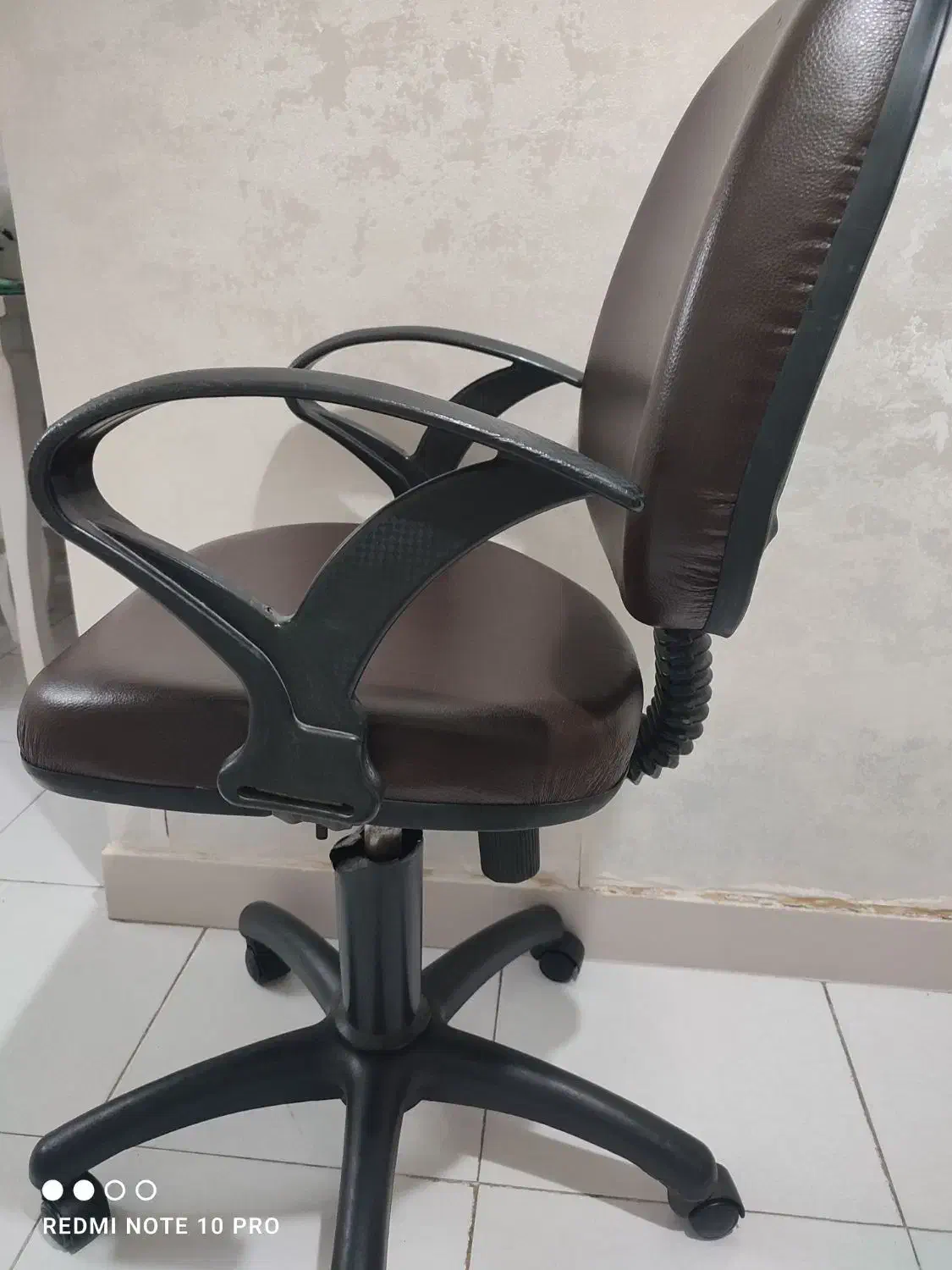 میزو صندلی|میز تحریر و کامپیوتر|رشت, دروازه لاکان|دیوار