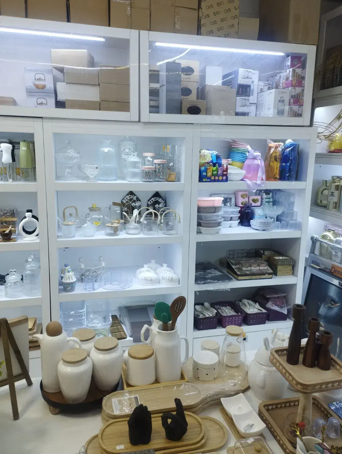 دکورطبقاتی ام دی اف و ویترین (فروش فوری)|فروشگاه و مغازه|اهواز, ۳۰ متری|دیوار