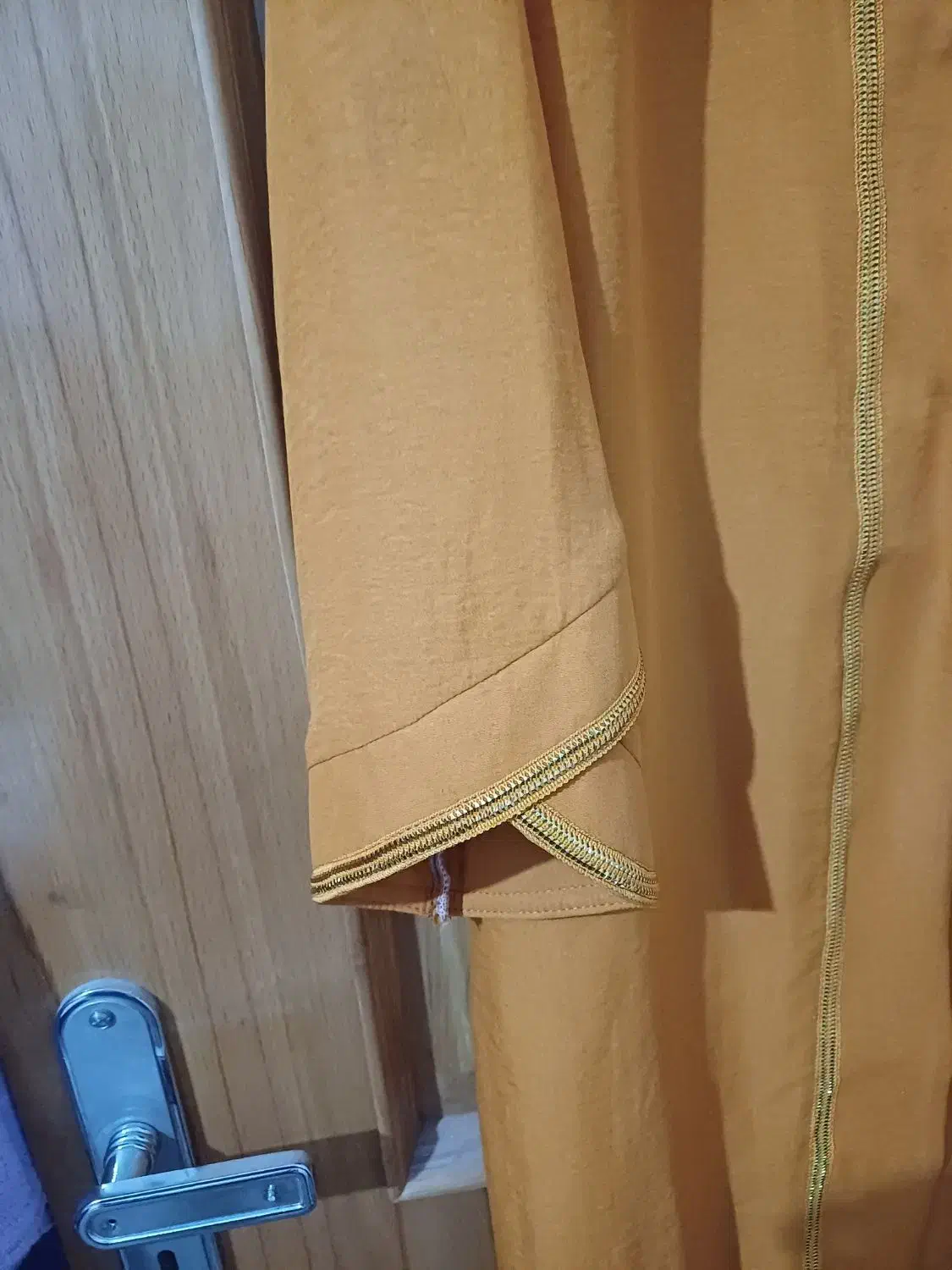 مانتو|لباس|اصفهان, جنیران (لادان)|دیوار