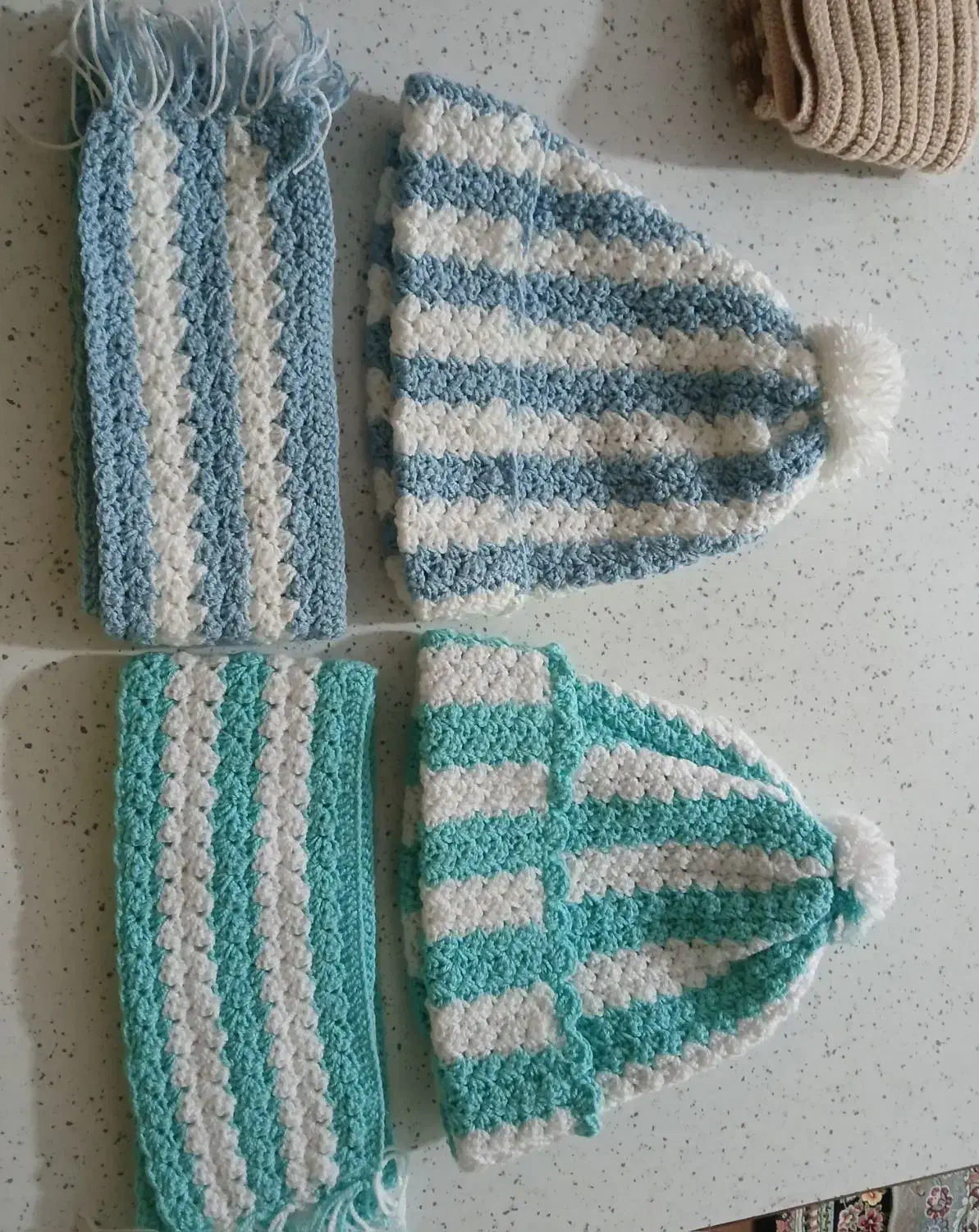 شال و کلاه و انواع بافت ها|لوازم خیاطی و بافتنی|چهارباغ, |دیوار