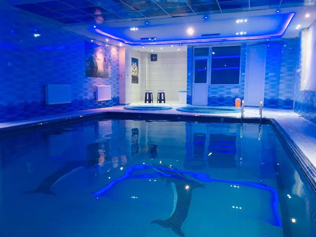 ویلا استخر دار|اجارهٔ کوتاهمدت ویلا و باغ|رودهن, |دیوار