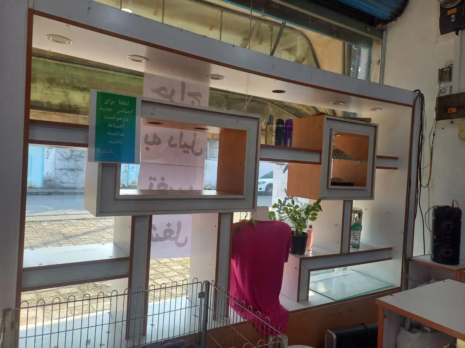 مانکن زنانه و مردانه و چوب لباسی و رگال و قفسه|فروشگاه و مغازه|بندر انزلی, آذربایجان|دیوار