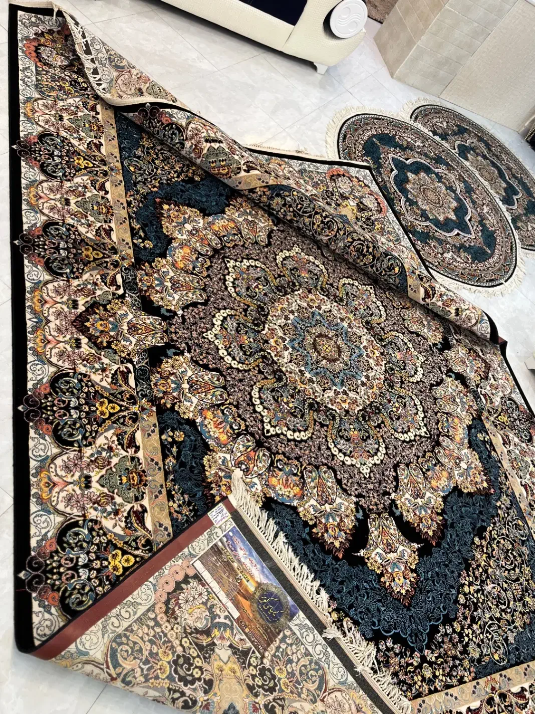 فرش و پردهِ پذیرایی|فرش|خمام, |دیوار