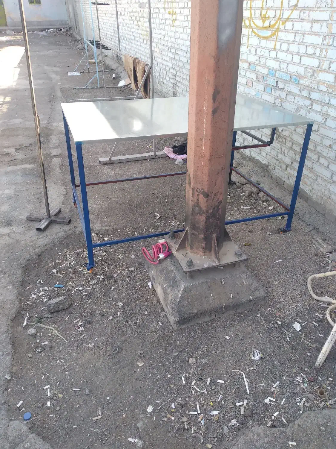 میز|میز تحریر و کامپیوتر|شاهین‌شهر, شهرک گلدیس|دیوار