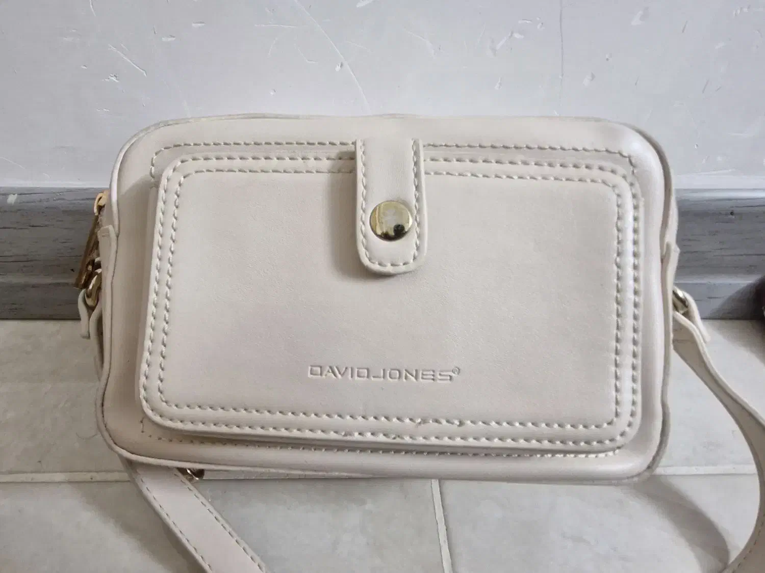 کیف مجلسی رنگ کرمی|کیف، کفش، کمربند|قم, مصلاء|دیوار