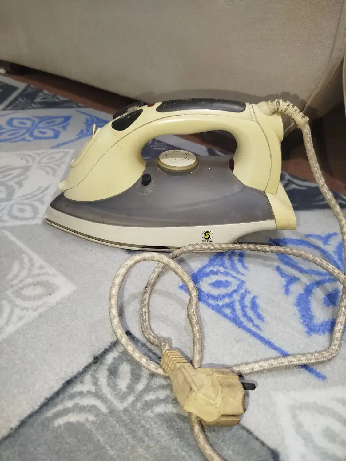 اتو بخار سالم سفید رنگ|اتو و لوازم اتو|نیشابور, مدرس|دیوار