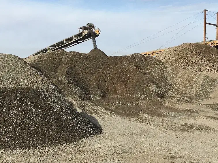 حمل بار مصالح ونخاله ساختمانی بانیسان کف صاف کمپرس|خدمات حمل و نقل|تبریز, |دیوار