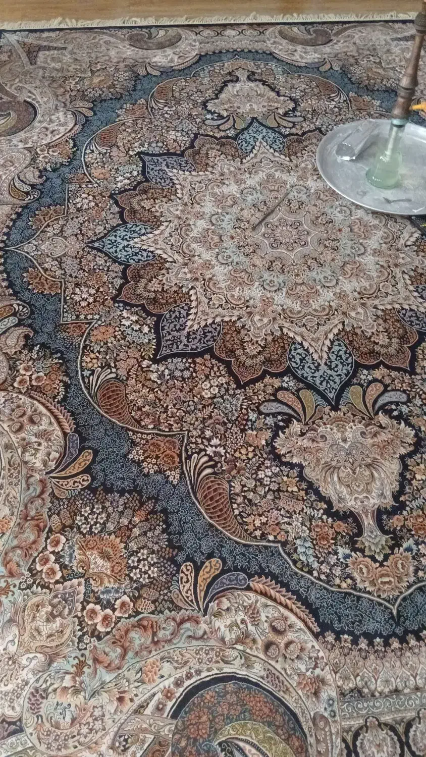 فرش ۱۰۰۰ شانه|فرش|شاهین‌شهر, فردوسی|دیوار