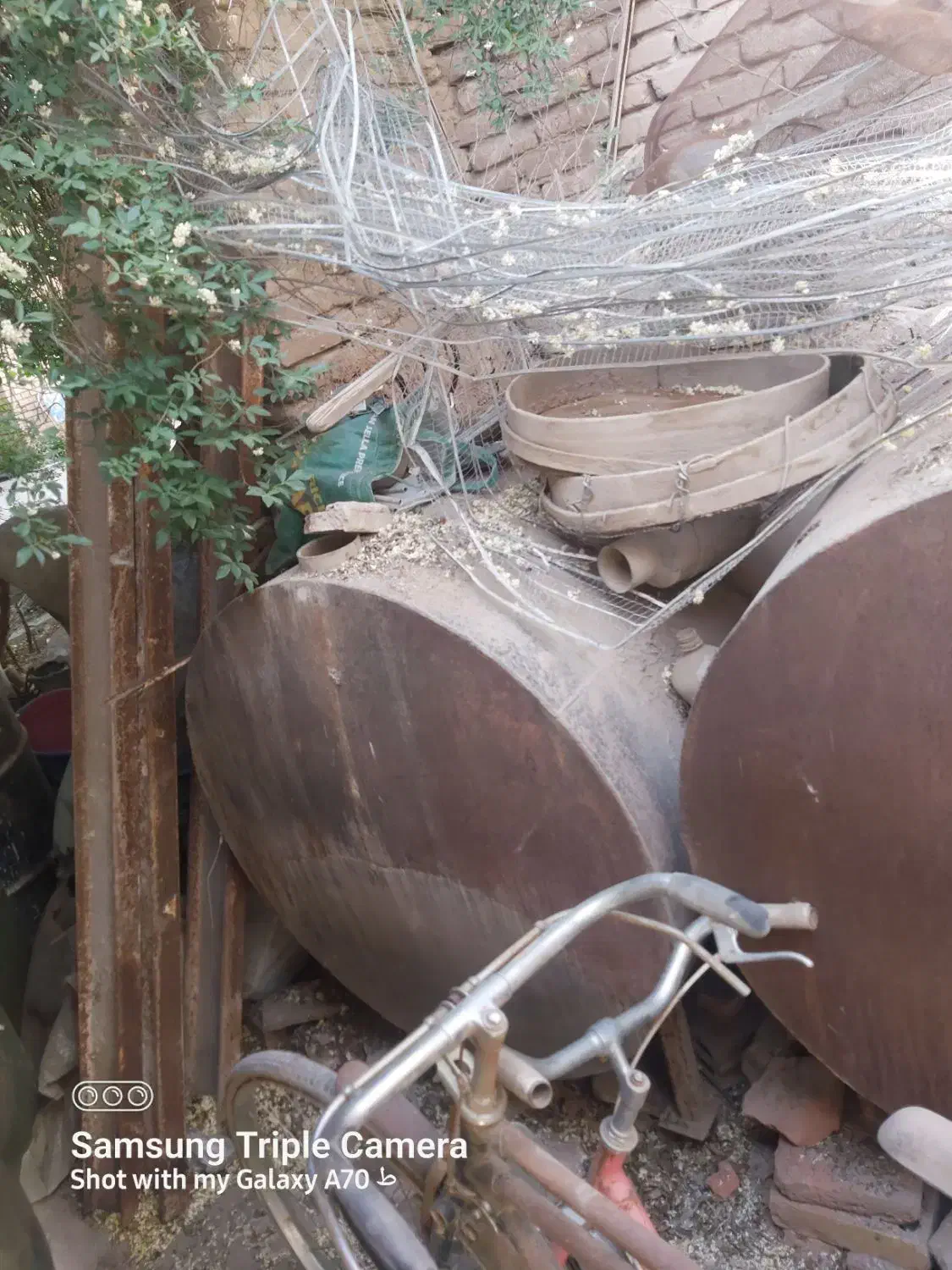 سه عددتانکر۱۰۰۰لیتری آب ونفت وگازوئیل آهنی وبشکه|عمدهفروشی|کرمان, |دیوار