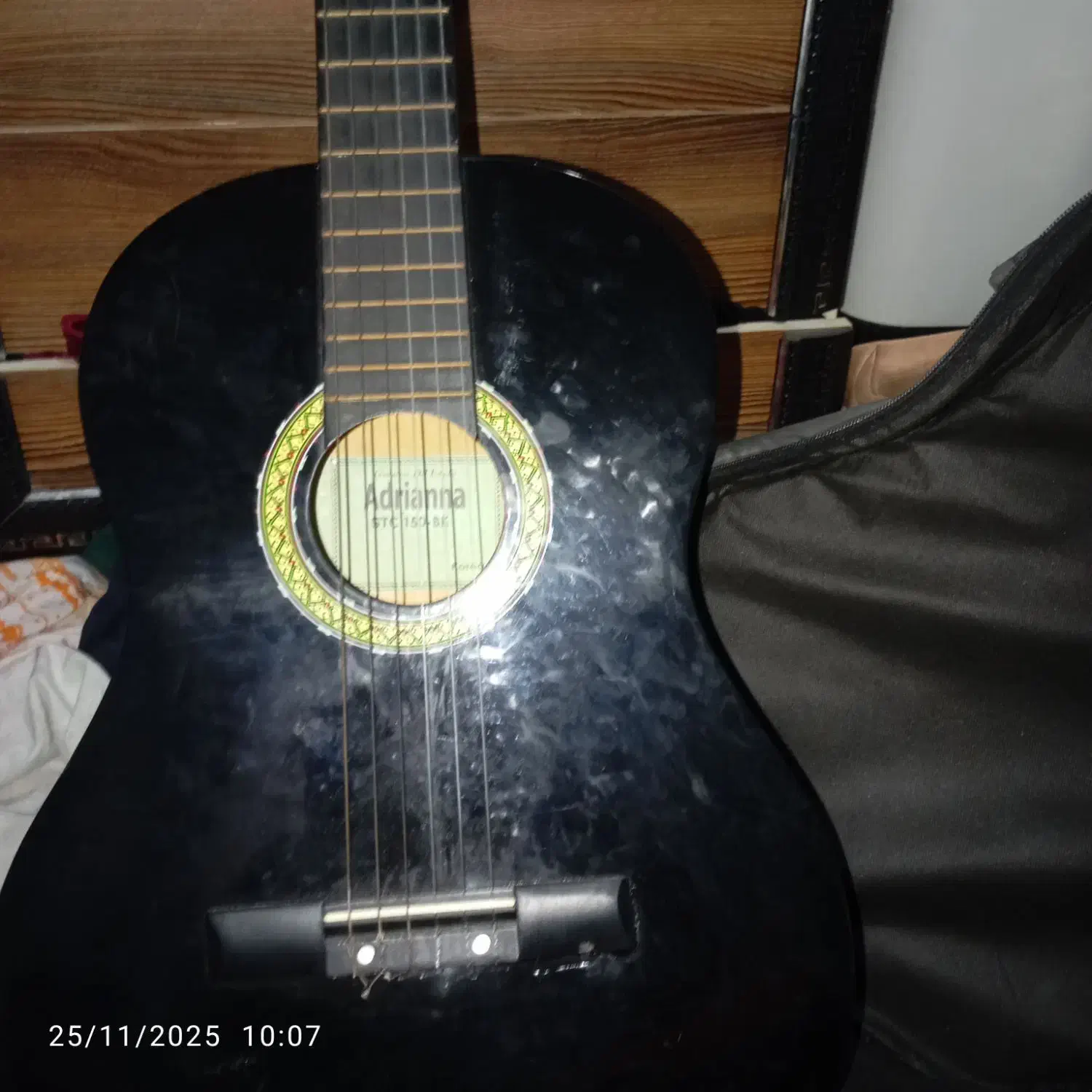 گیتار  Adrnna|گیتار، بیس، امپلیفایر|تاتار علیا, |دیوار