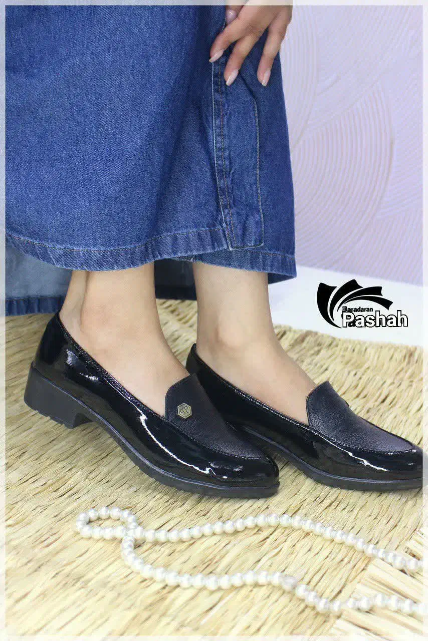 کفش و کالج|کیف، کفش، کمربند|قم, مسجد امام حسن|دیوار