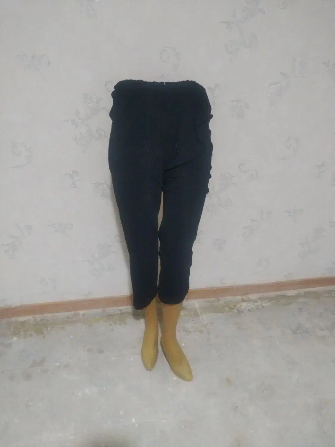 مانکن پا زنانه و رگال اویز ساچمه ای|لباس|صدرا-فارس, فاز ۱|دیوار