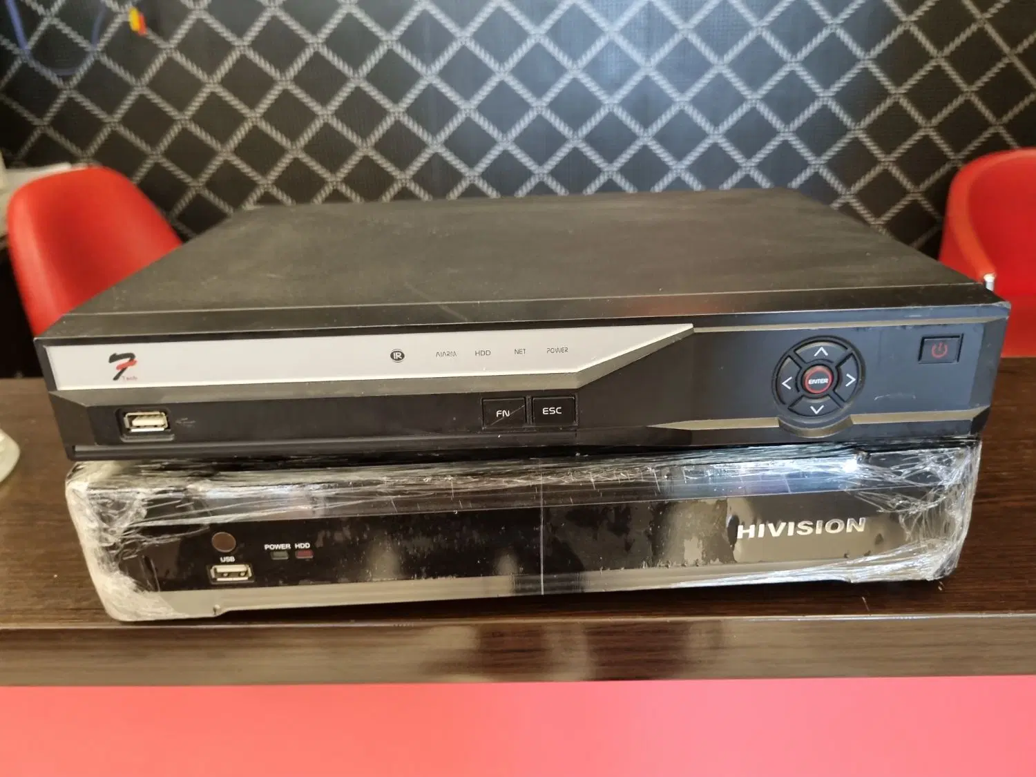 ۲ دستگاه dvr - hivision 8 chanel - 7tech 4 chanel|دوربین مداربسته|تهران, سعادتآباد|دیوار