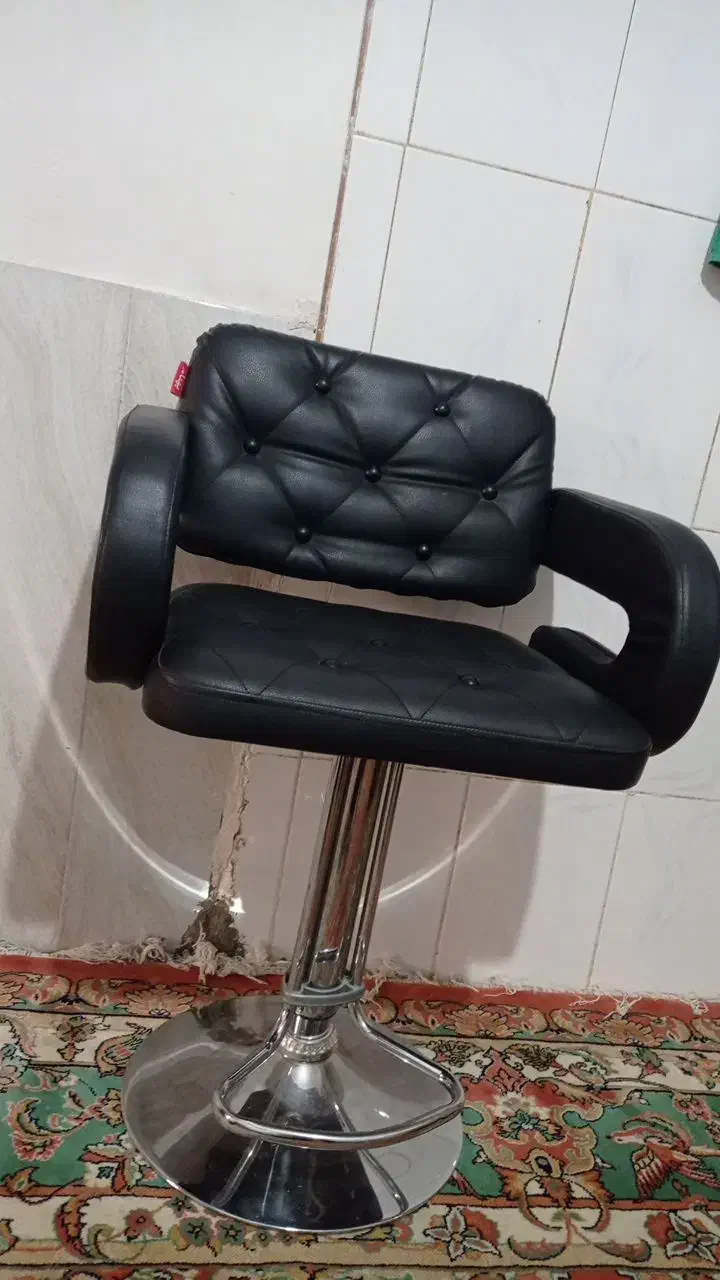 میز ناخن و صندلی|آرایشگاه و سالنهای زیبایی|نیشابور, دارایی|دیوار