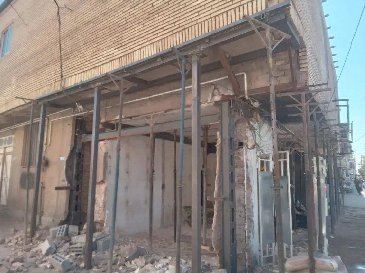 جوشکاری سیار سقف سبک و سوله و سنگین وخورده کاری|خدمات پیشه و مهارت|سیرجان, |دیوار