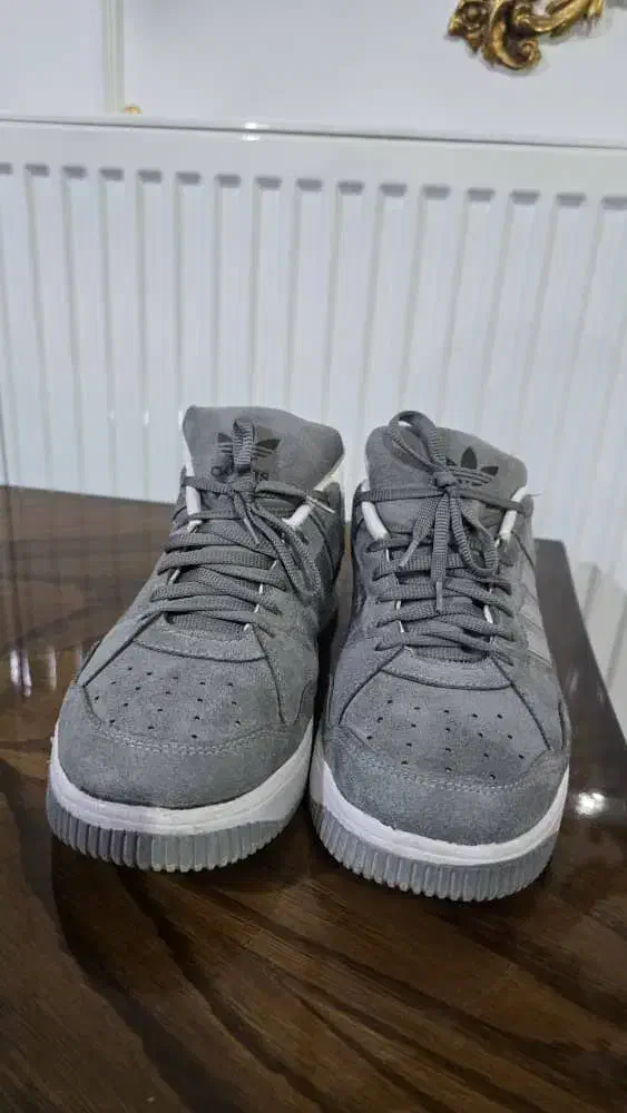 کفش نو|کیف، کفش، کمربند|نیشابور, مازول|دیوار