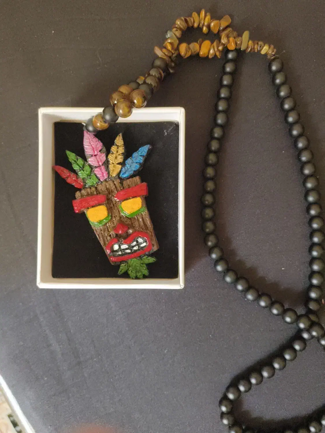 گردنبند|بدلیجات|قدس, شهر‌قدس|دیوار