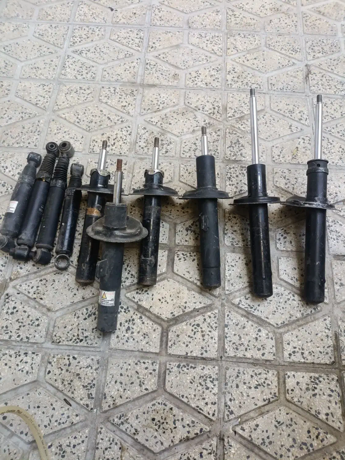 کمک فنر انواع ماشین ایرانی و خارجی|قطعات یدکی و لوازم جانبی|بروجرد, |دیوار