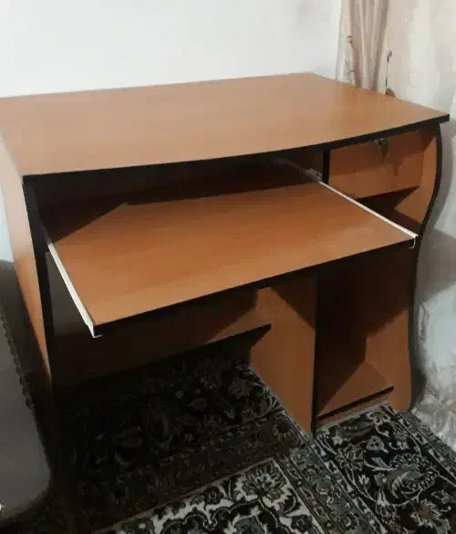 میز کامپیوتر و تحریر و لب تاپ نو و سالم|میز تحریر و کامپیوتر|اراک, |دیوار