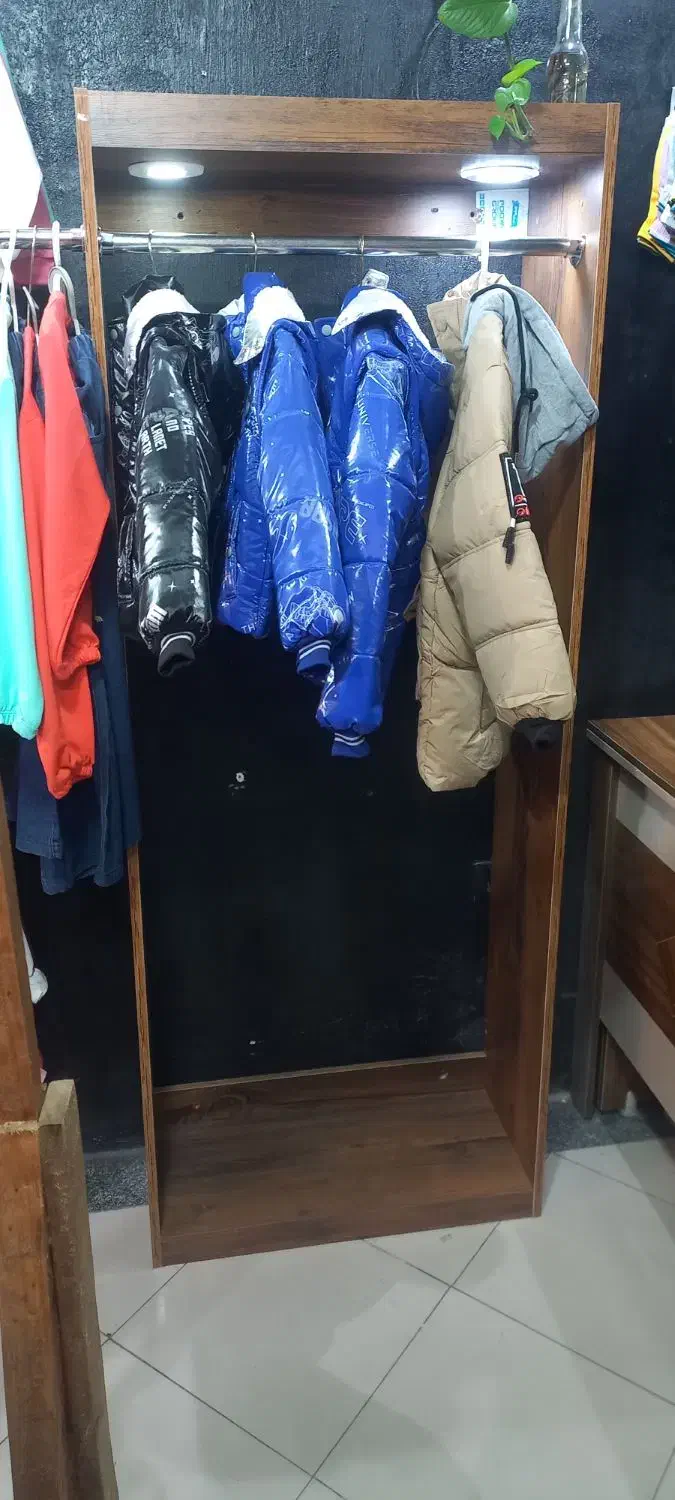 مقداری وسایل مغازه فروشی قیمت مناسب|حراج|قوچان, |دیوار