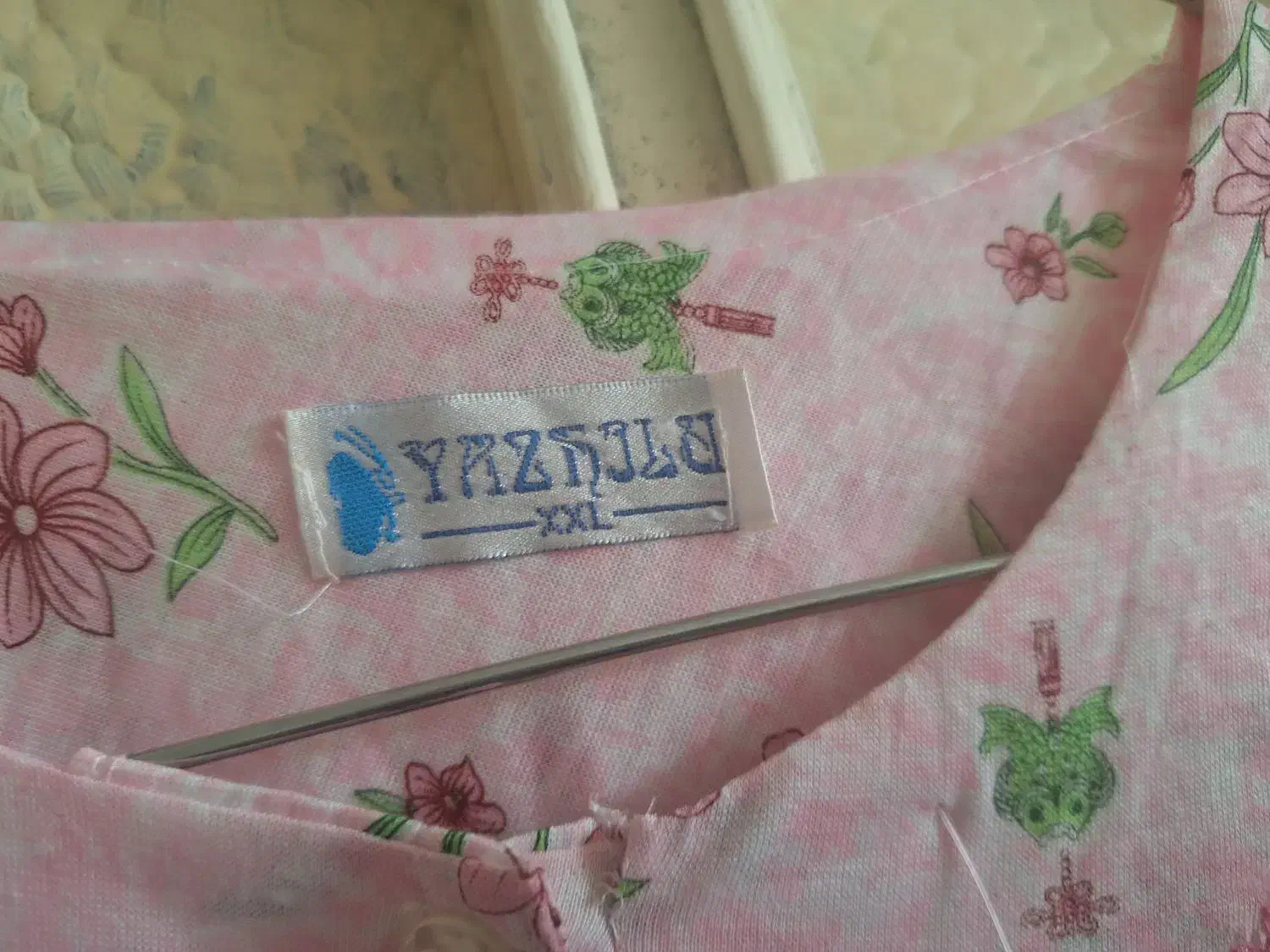 پیراهن زنانه|لباس|برخوار, |دیوار