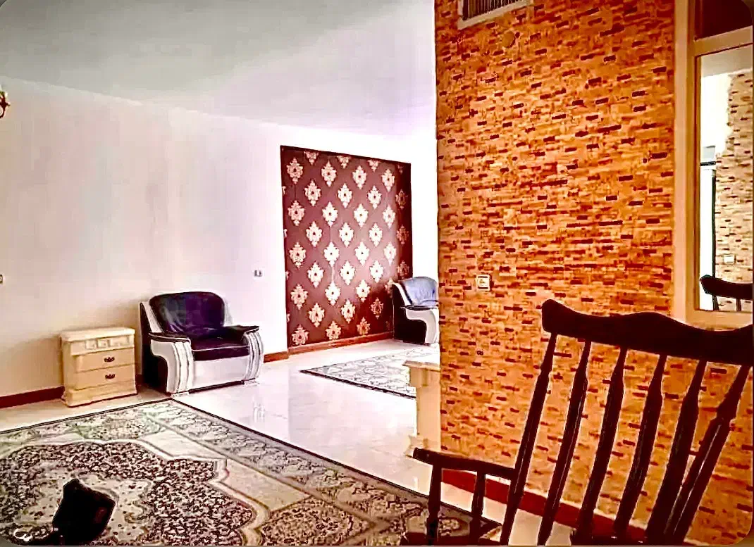 90متر/ دو خواب/ همکف/ ۲۰۰ متر حیاط