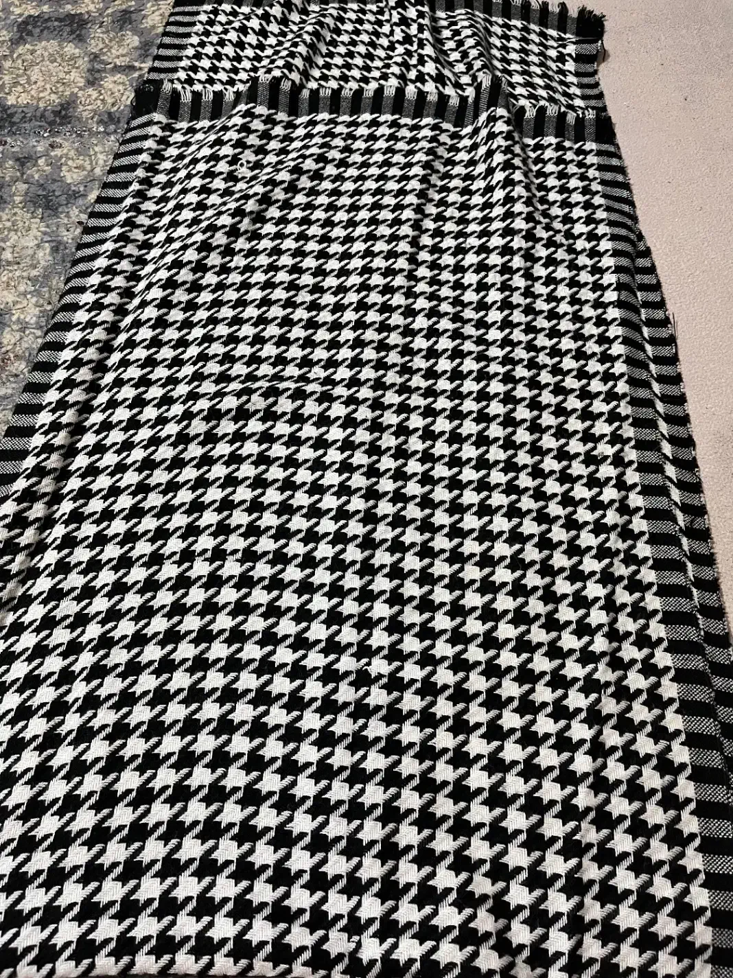 شال چهارخونه|لباس|بابل, |دیوار