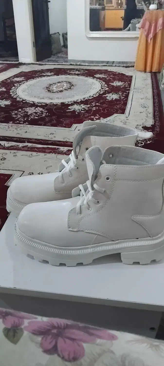 نیم بوت دخترانه سایز۴۰ رنگ سفید|کیف، کفش، کمربند|ماهدشت, |دیوار