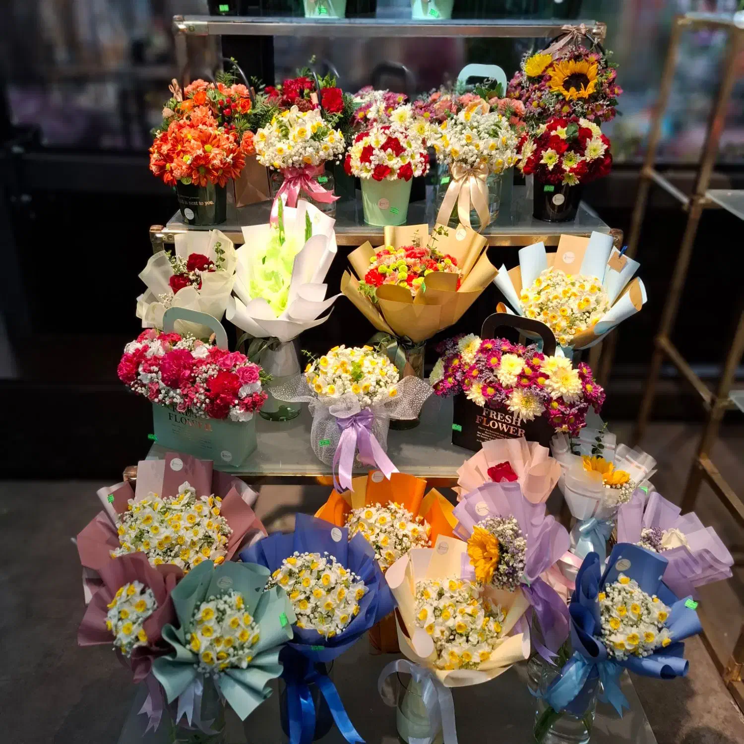 تزیین کار،گل آرای خانم در اکباتان|استخدام خدمات فروشگاه و رستوران|تهران, اکباتان|دیوار