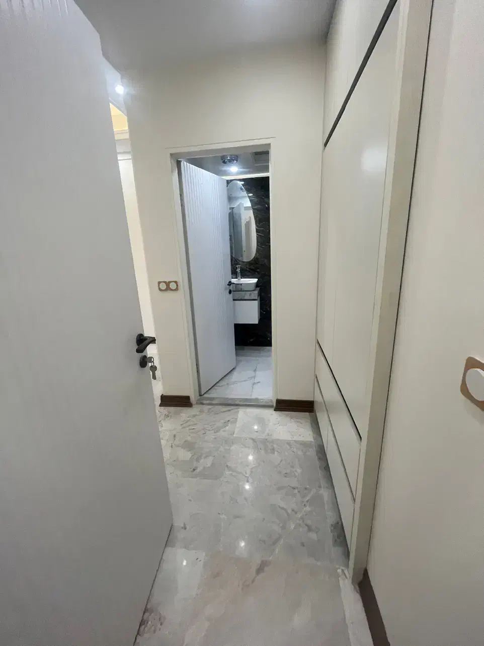 ۱۴۰ متر/۳خواب/تک واحدی/۲ پارکینگ/میدان۷