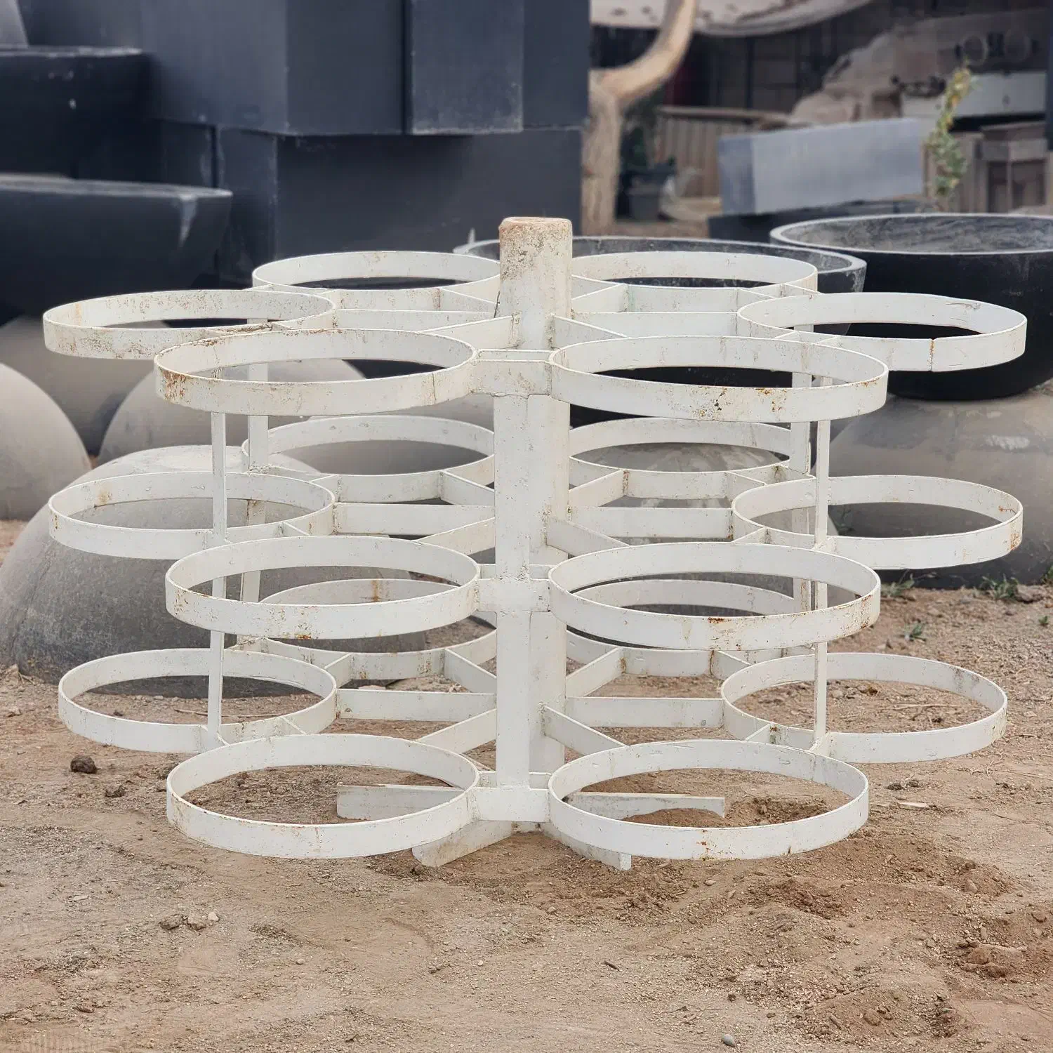 استند های بیرونی با گلدان|گل و گیاه طبیعی|اصفهان, بوستان ناژوان|دیوار