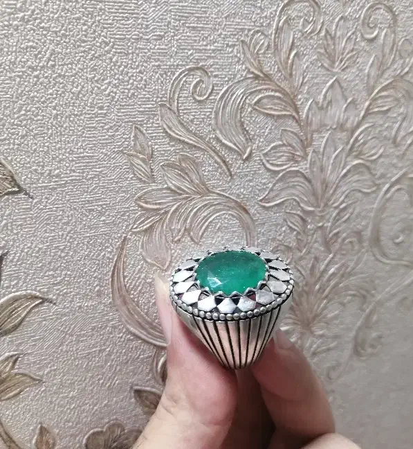 انگشتر زمرد|بدلیجات|شیراز, آبیاری|دیوار