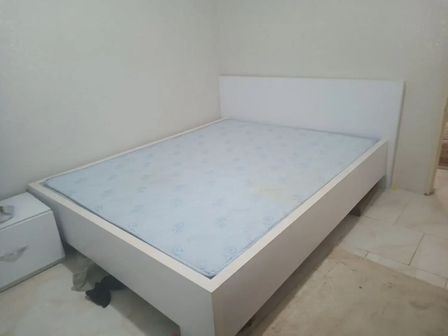 تخت به همراه خوشخواب|تخت و سرویس خواب|شهریار, شهریار|دیوار