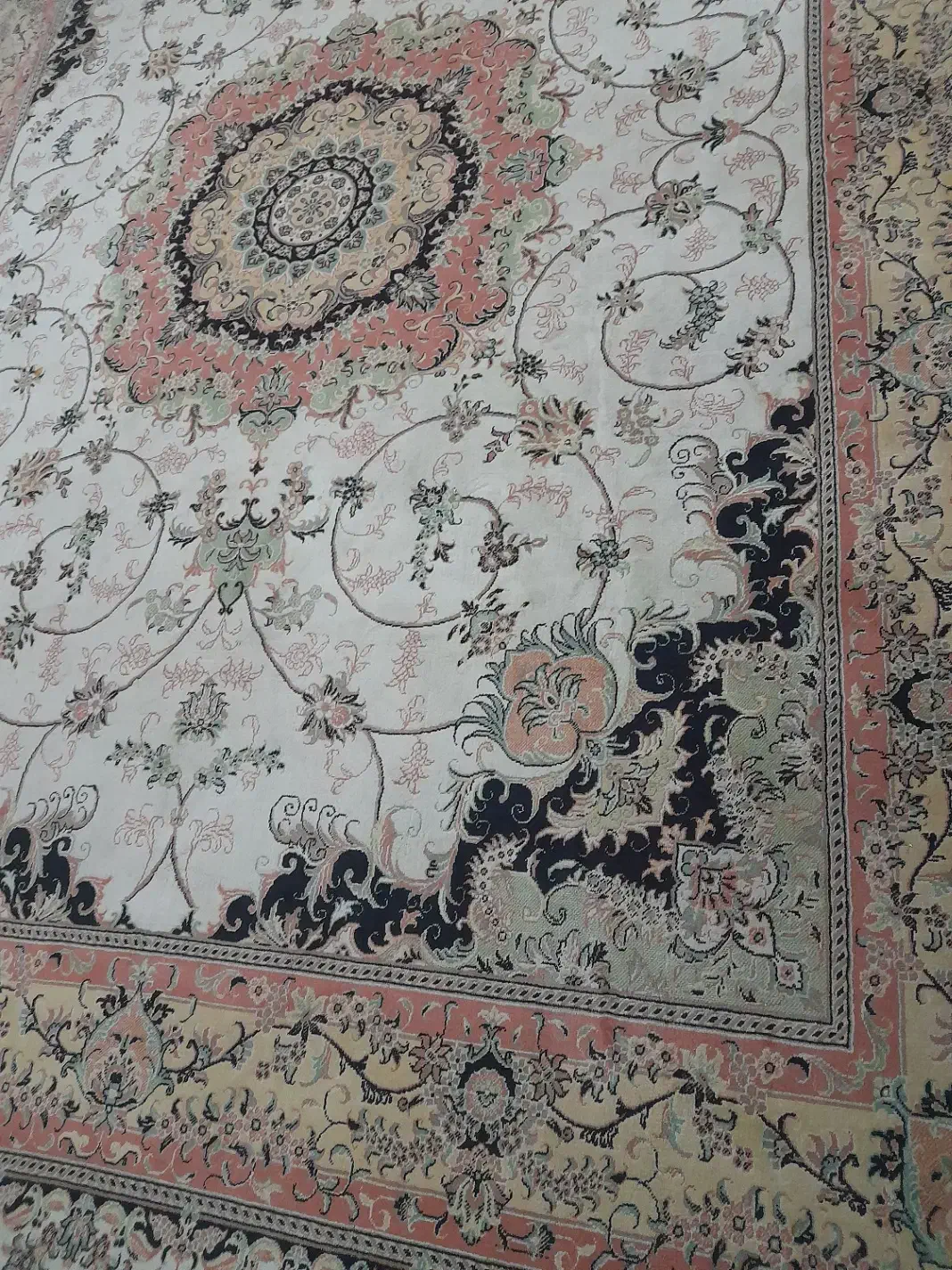 فرش ۱۲متری ماشینی رنگ زمینه کرم سالم|فرش|تربت‌حیدریه, بالا ولایت|دیوار