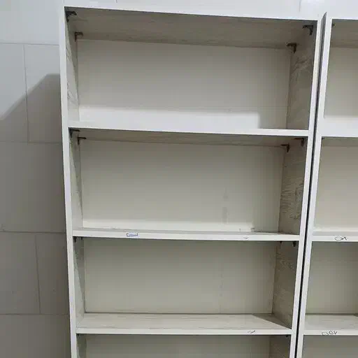 دوعدد ویترین 5 طبقه و یک عدد میز اداری فروش فوری|بوفه، ویترین، کنسول|پاکدشت, پاکدشت (مامازند)|دیوار