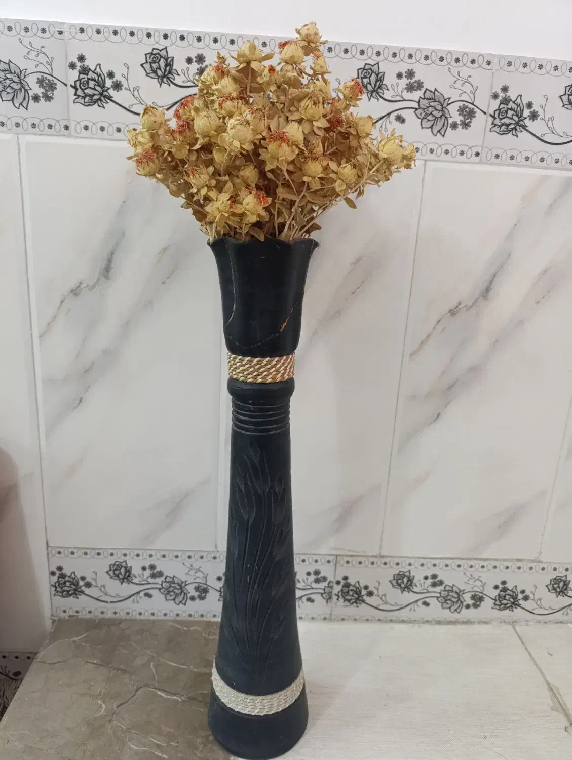 گلدان طلایی و سفالی|گل و گیاه طبیعی|قم, زاد|دیوار