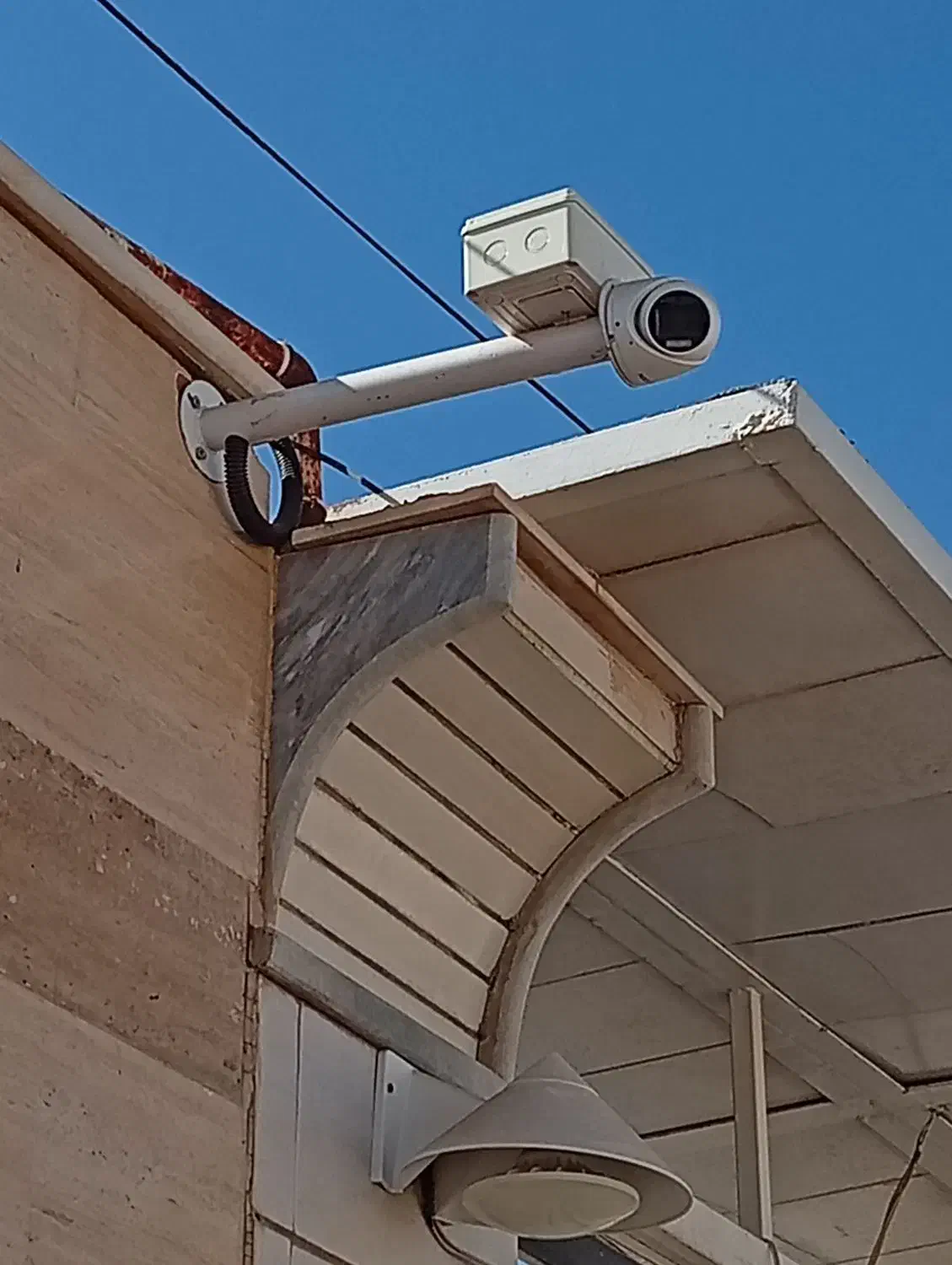 نصب انواع دوربین و دزدگیر با نازل ترین قیمت ها|خدمات پیشه و مهارت|بهبهان, |دیوار