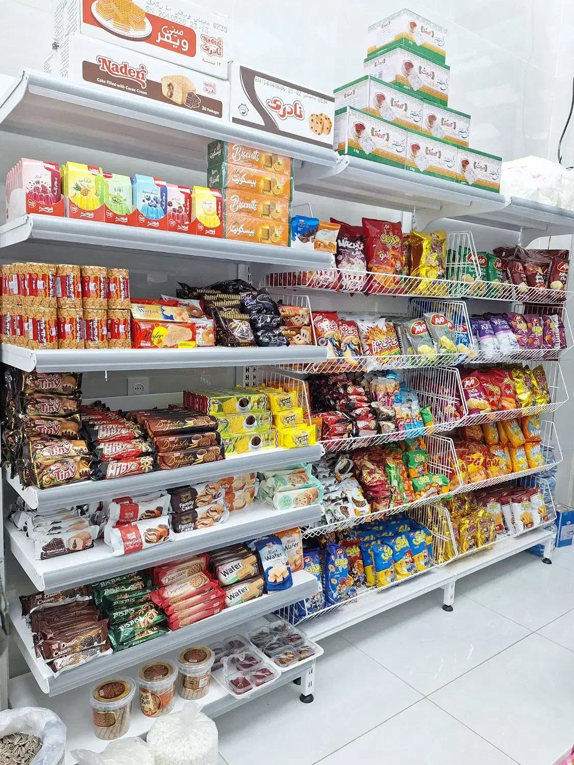 استخدام فروشنده منظم برای سوپرمارکت معتبر|استخدام بازاریابی و فروش|کوهدشت, |دیوار