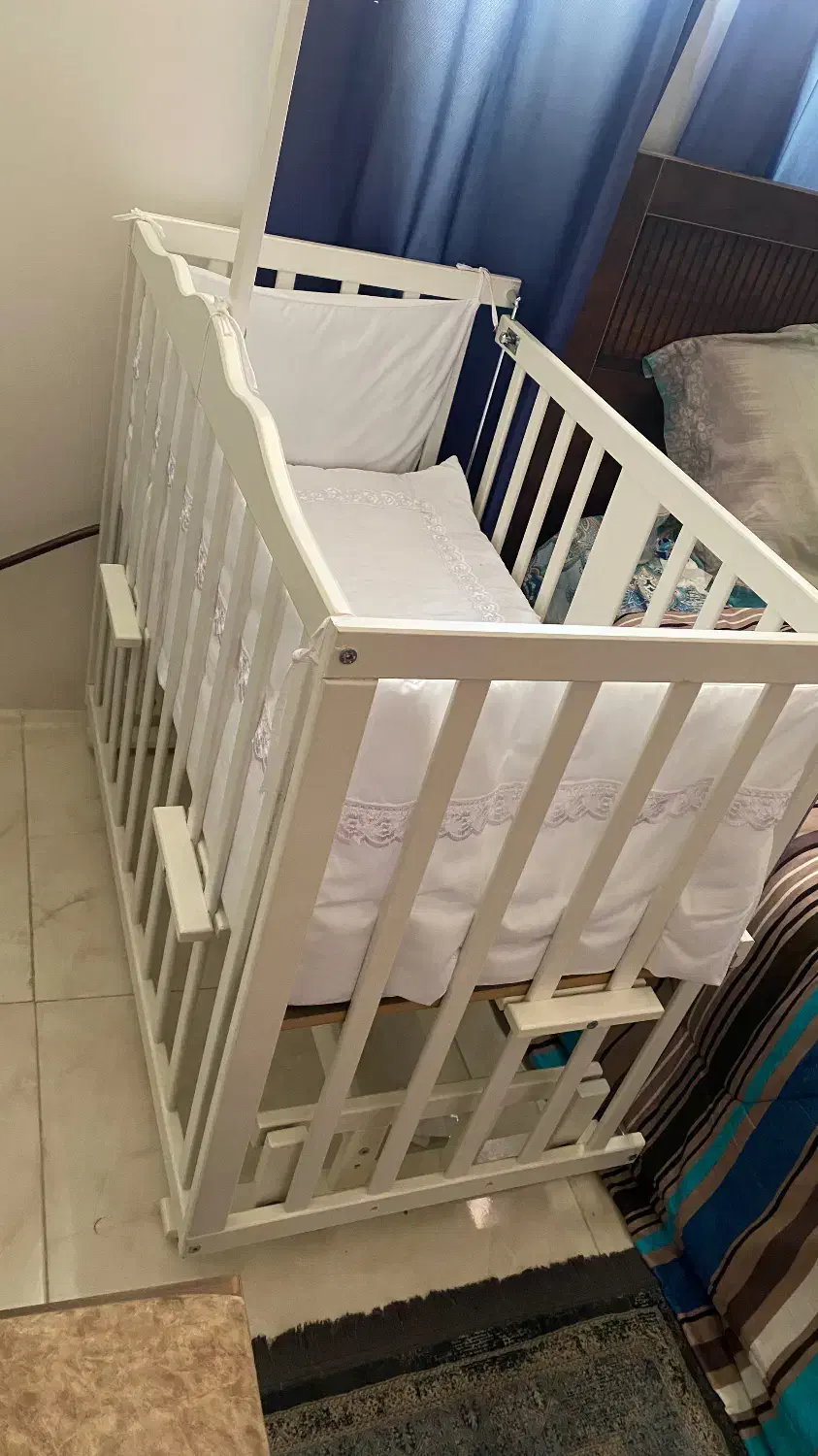 گهواره کنار تخت مادر|تخت و صندلی بچه|ساری, |دیوار