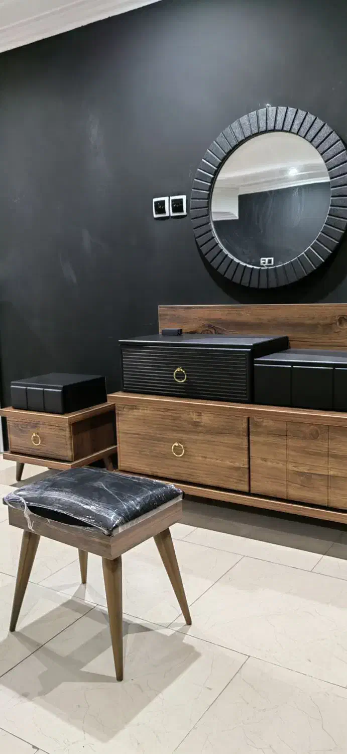 تعدادی تخت به دلیل تغییر دکور|تخت و سرویس خواب|یزد, |دیوار