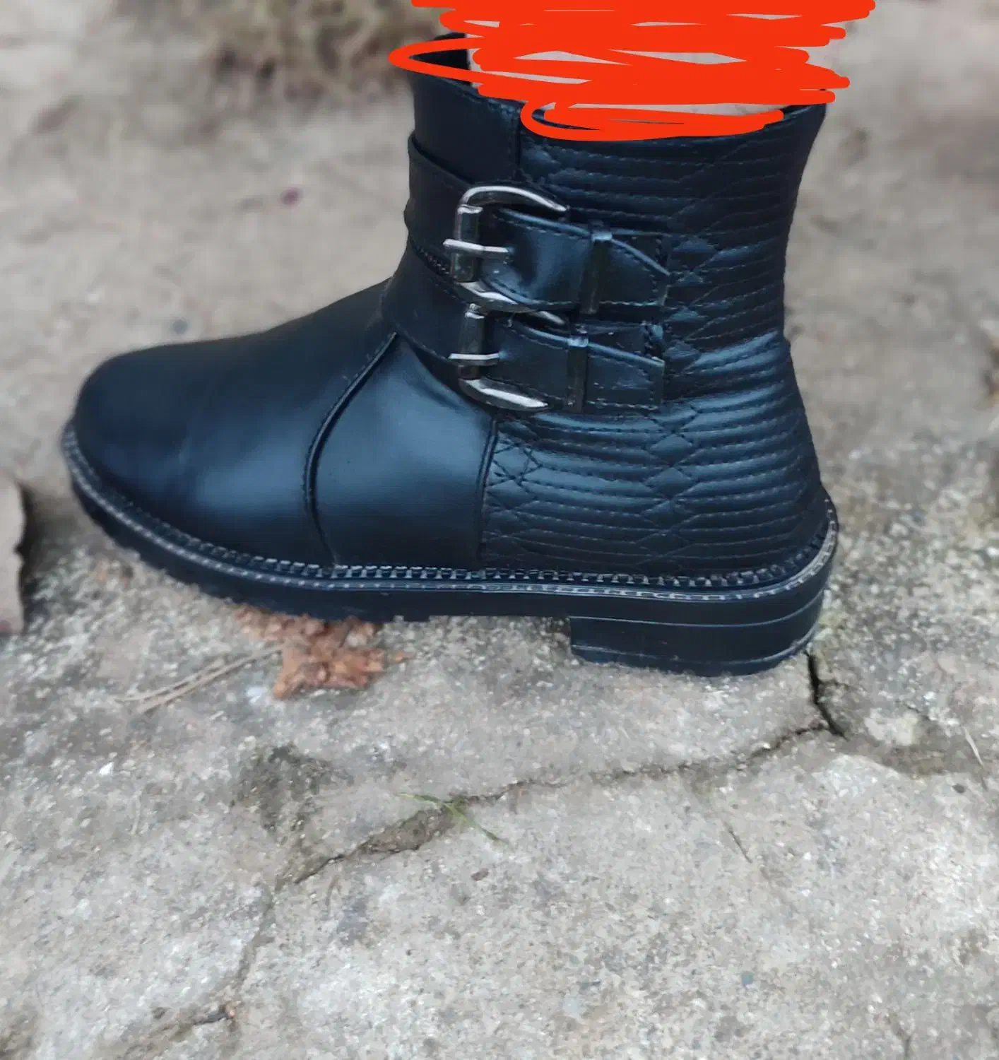 نیم بوت نو بدون پا خور به علت بزرگ بودن سایز|کیف، کفش، کمربند|فومن, |دیوار