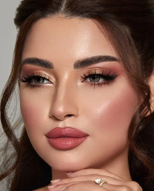 جذب مدل میکاپ شنیون|خدمات آرایشگری و زیبایی|رشت, دیلمان|دیوار