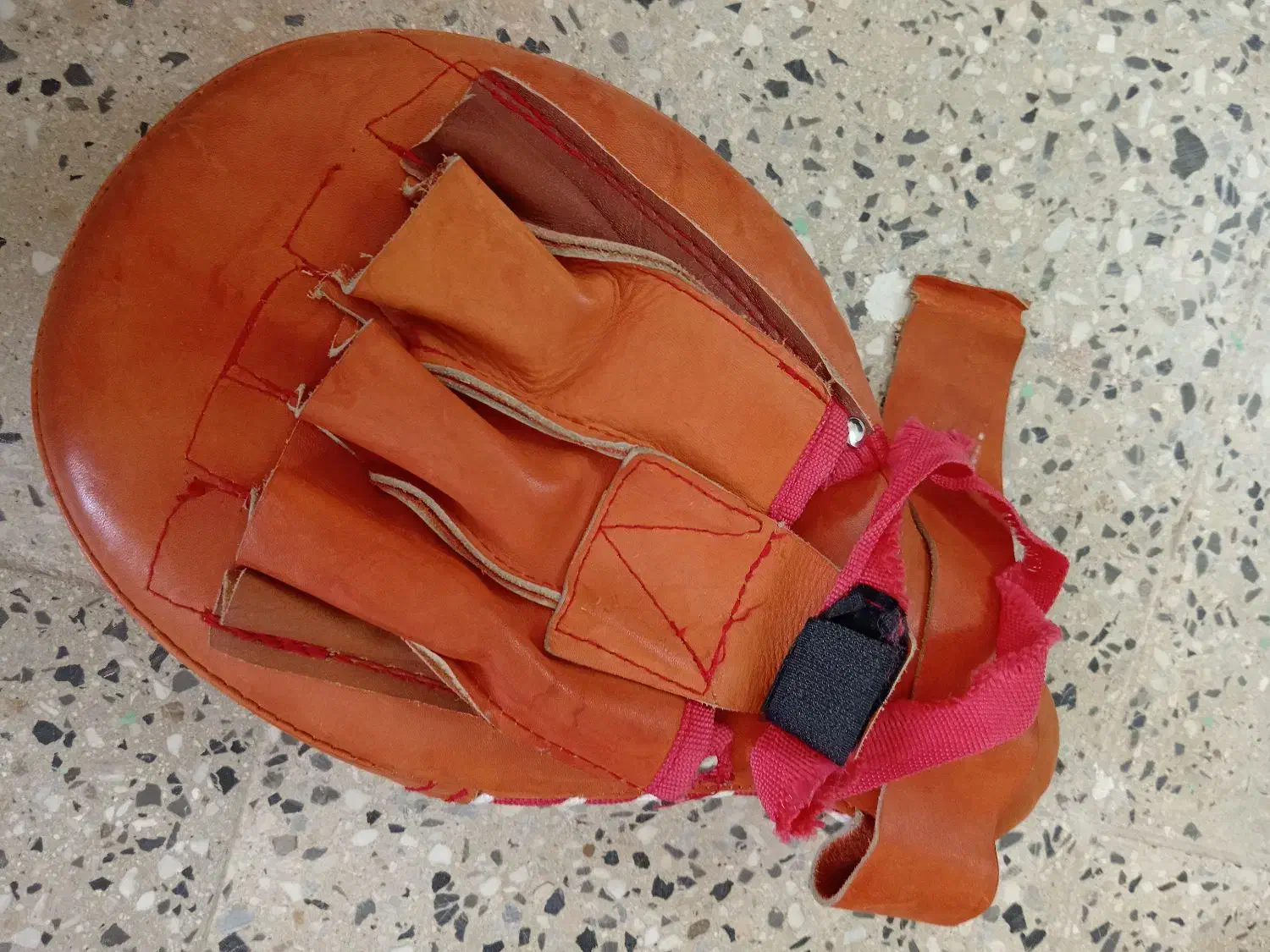 میت پنجه ای ساعد دار چرم طبیعی|تجهیزات ورزشی|نجفآباد, رجایی شمالی|دیوار