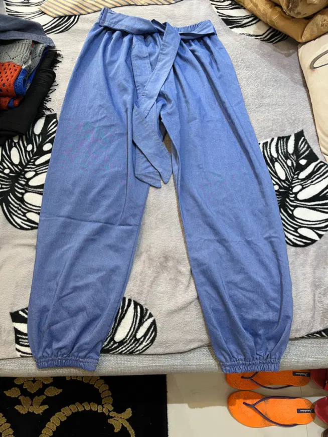 شلوار نو|کتاب و مجله|مشهد, هفت تیر (حافظ)|دیوار