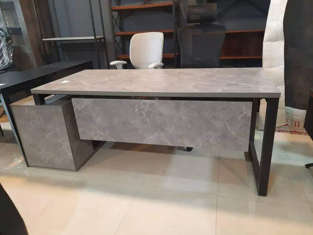 قصر چوب میز مدیریت پایه فلزی ال دار|دفتر کار|قم, کلهری|دیوار